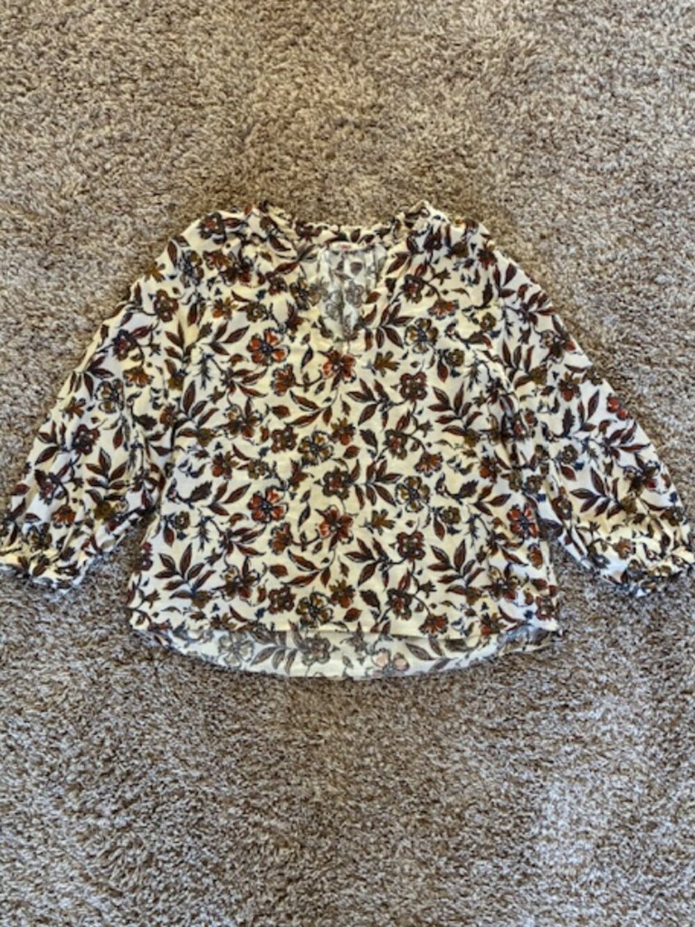Faherty  V neck blouse